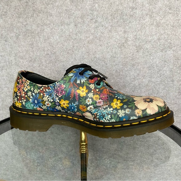D23 Dr Martens Wanderlust Oxford 9 - Picture 5 of 16